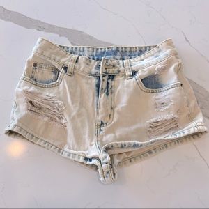Carmar slightly distressed cheeky shorts LF 25